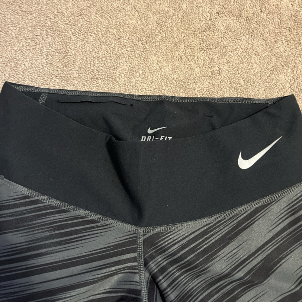 Nike Black and Gray Women's Leggings - Picture 2 of 6
